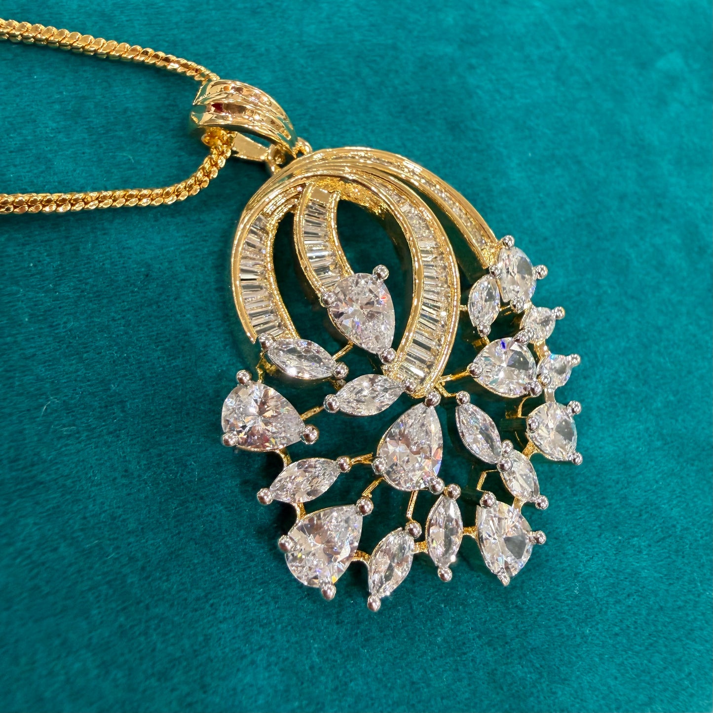 Swarna Pendant Set