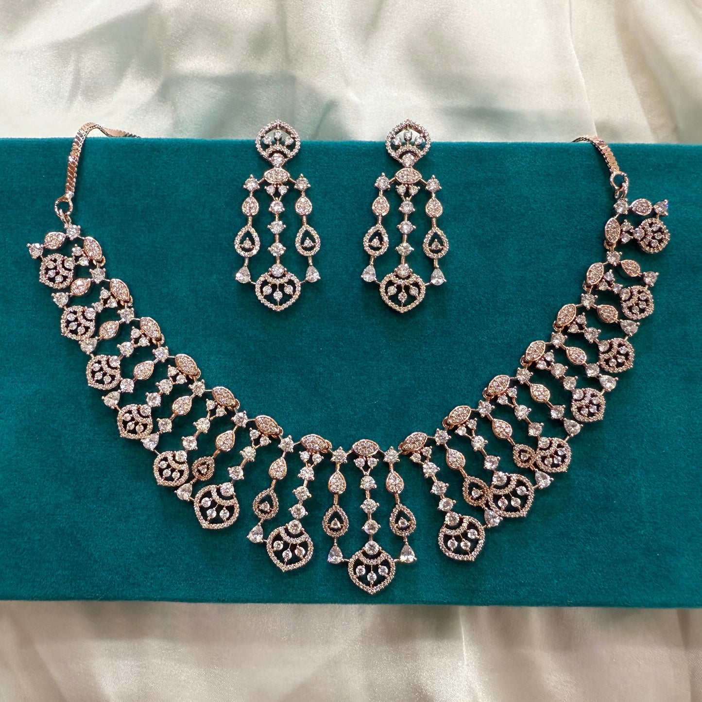 Betel Dew Harmony Necklace