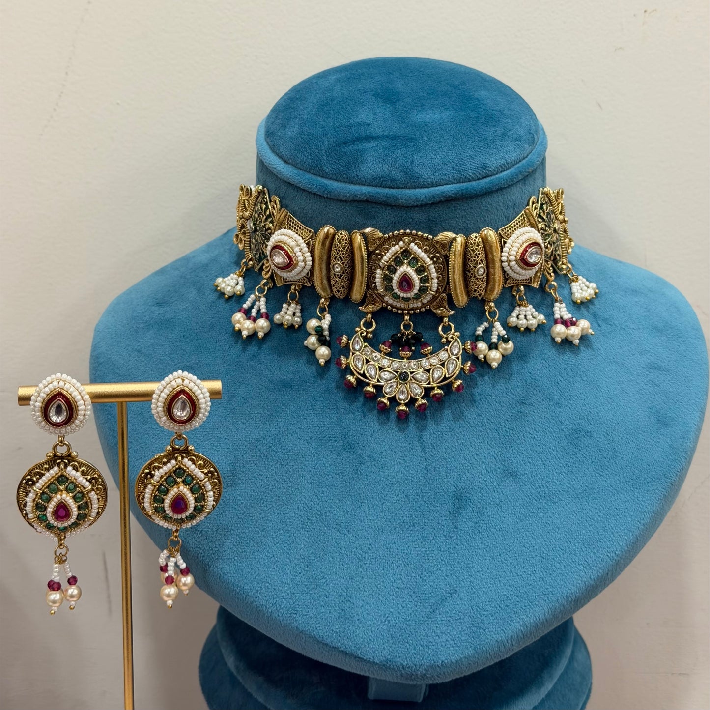 Golden Antiquity Choker Set