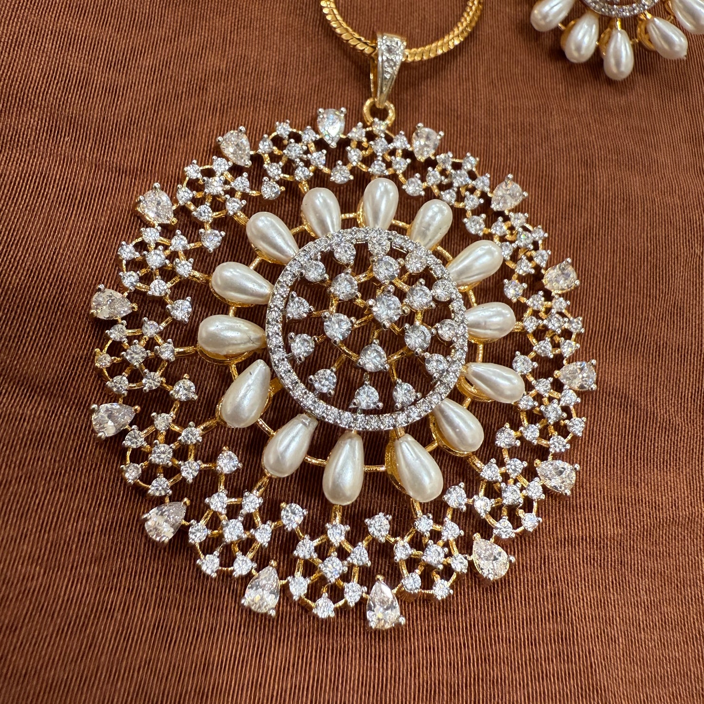 Tejasvi Pendant Set