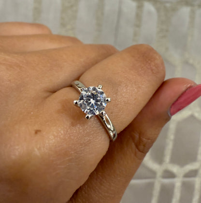 Minimalist solitaire ring