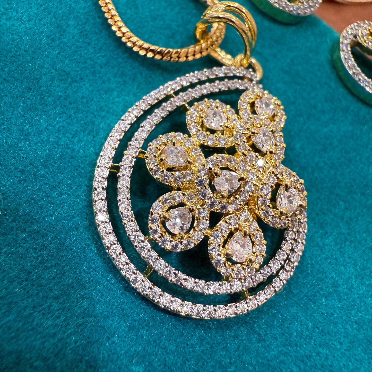 Amara Glow Pendant Set