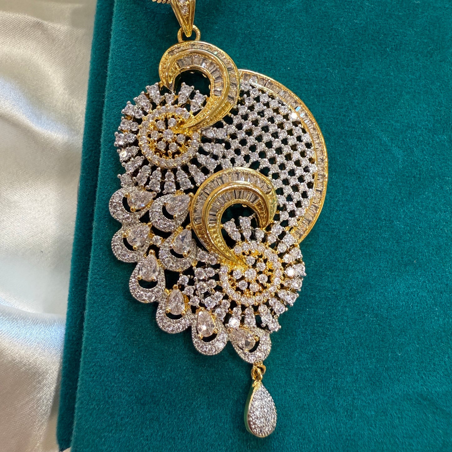Royal Elegance Pendant Set