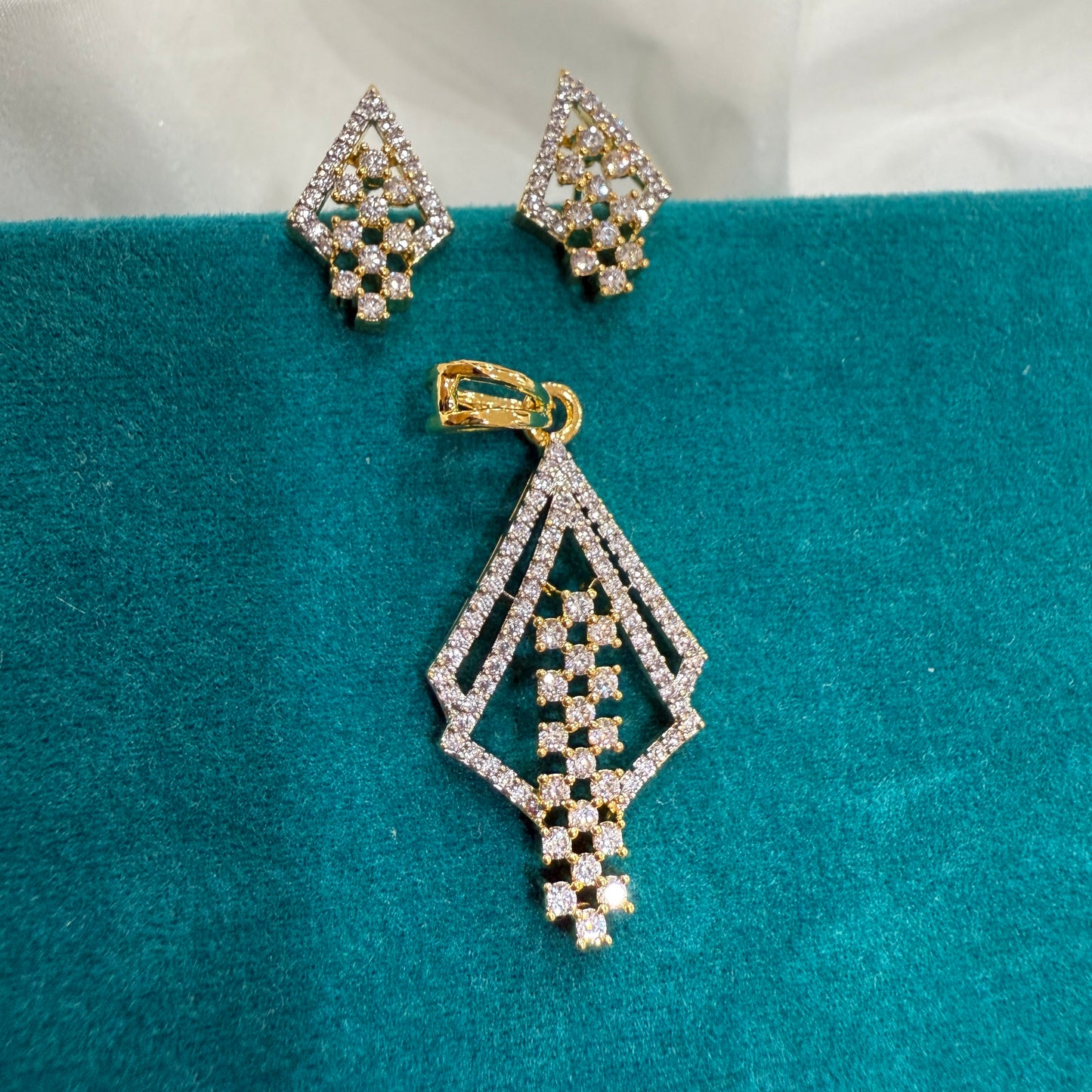 Merry Tree Pendant Set