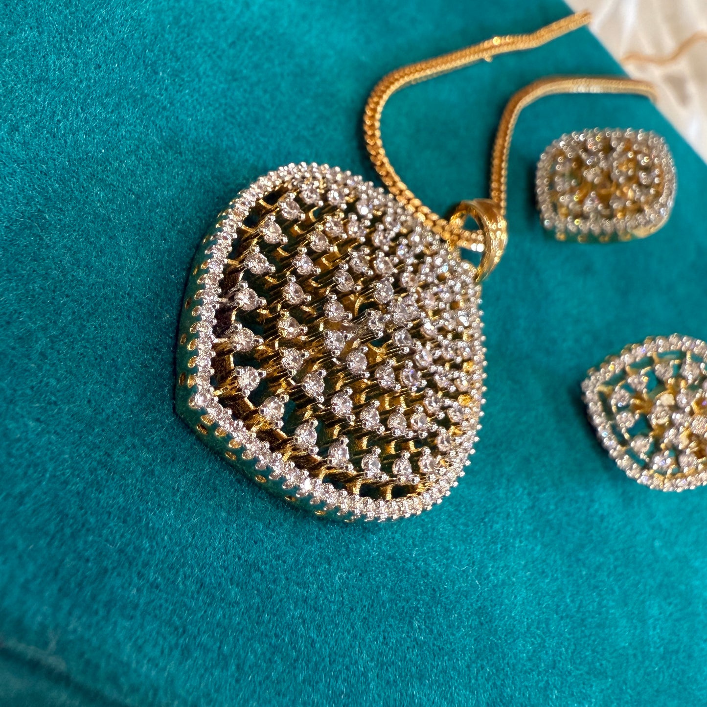 Diamond Halo Pendant Set