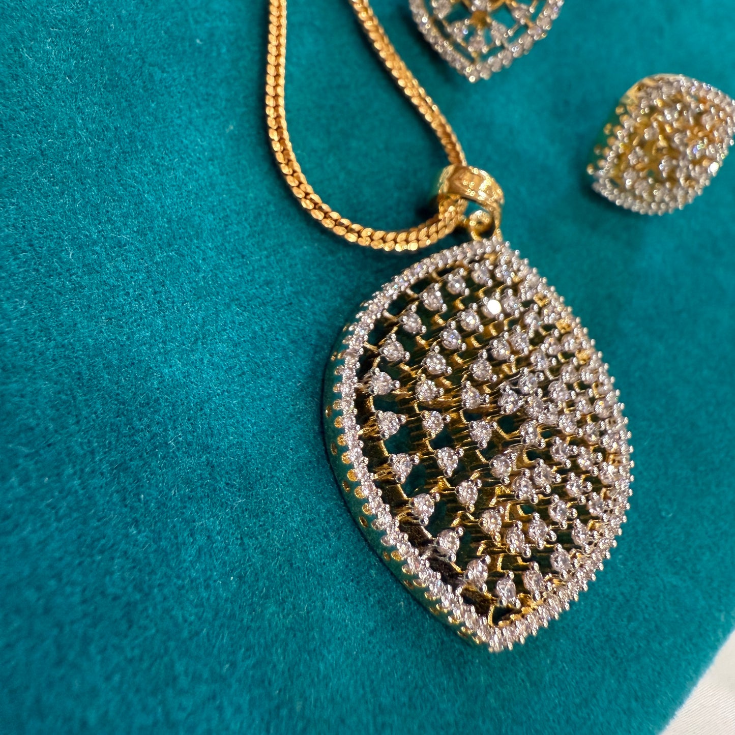 Diamond Halo Pendant Set