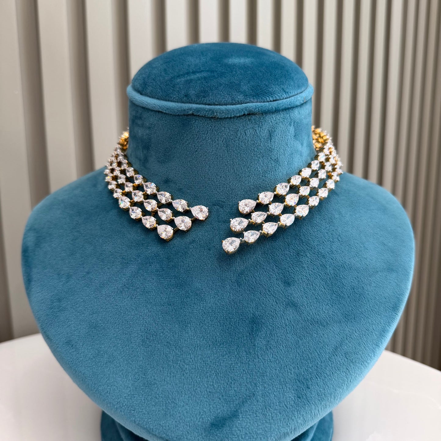 Crown Hasli Necklace Set