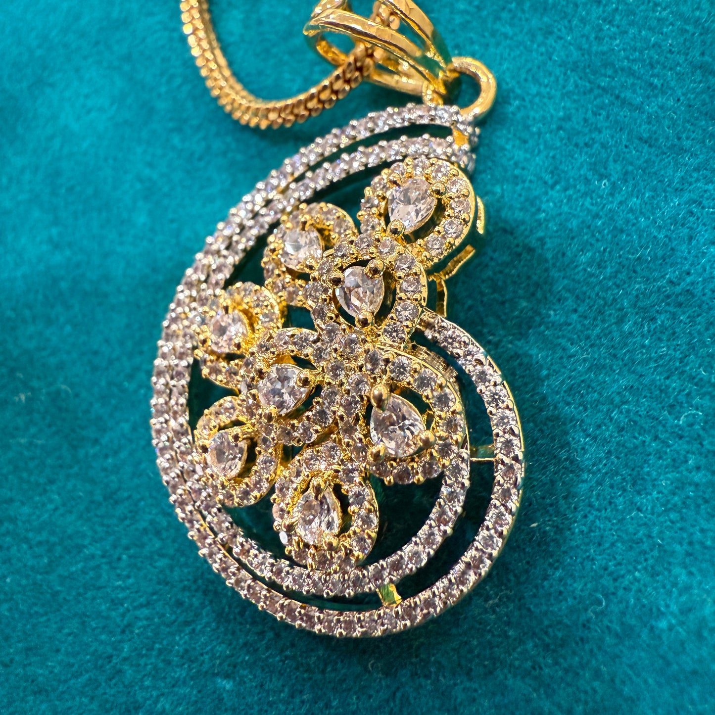 Amara Glow Pendant Set