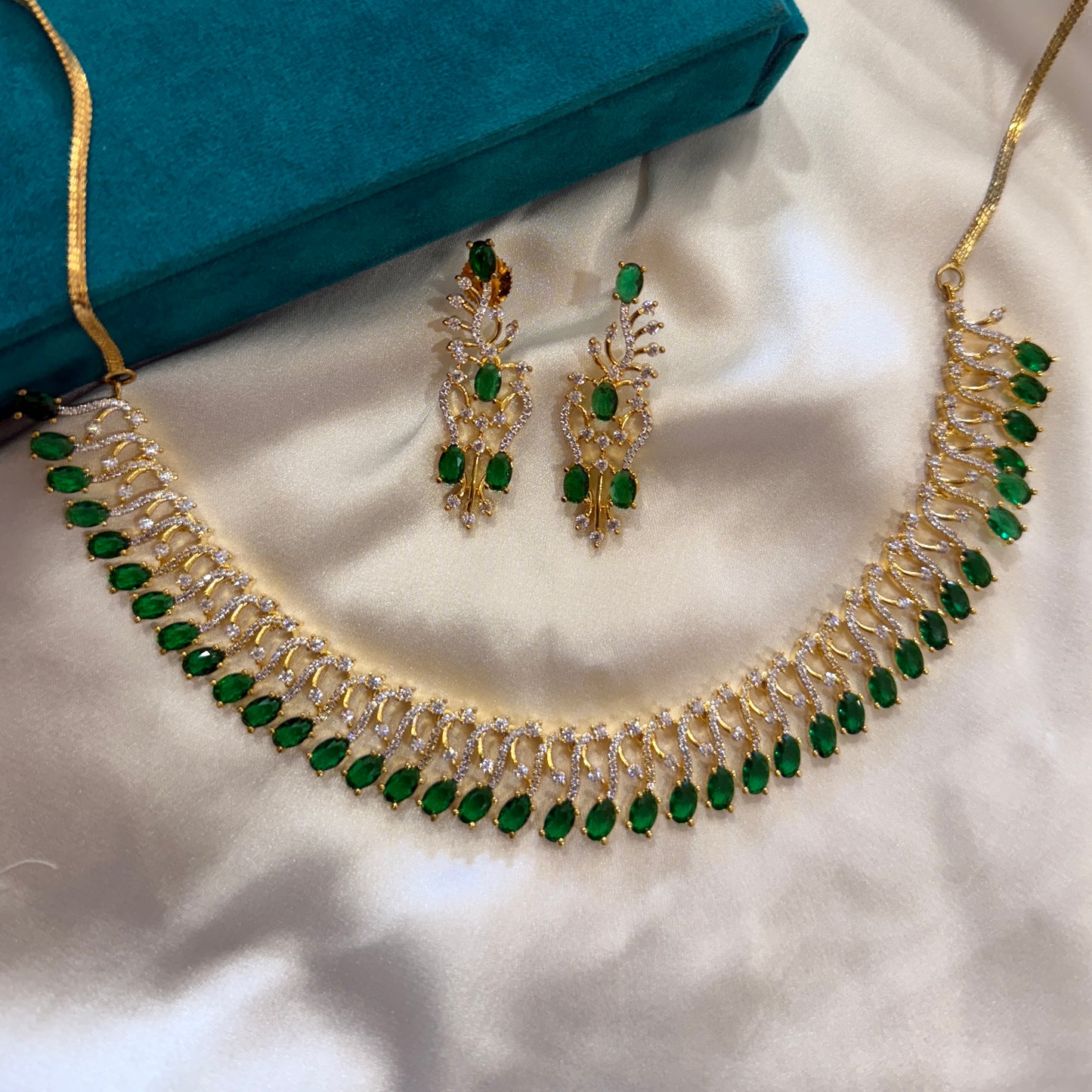 Emerald Twist Necklace Set