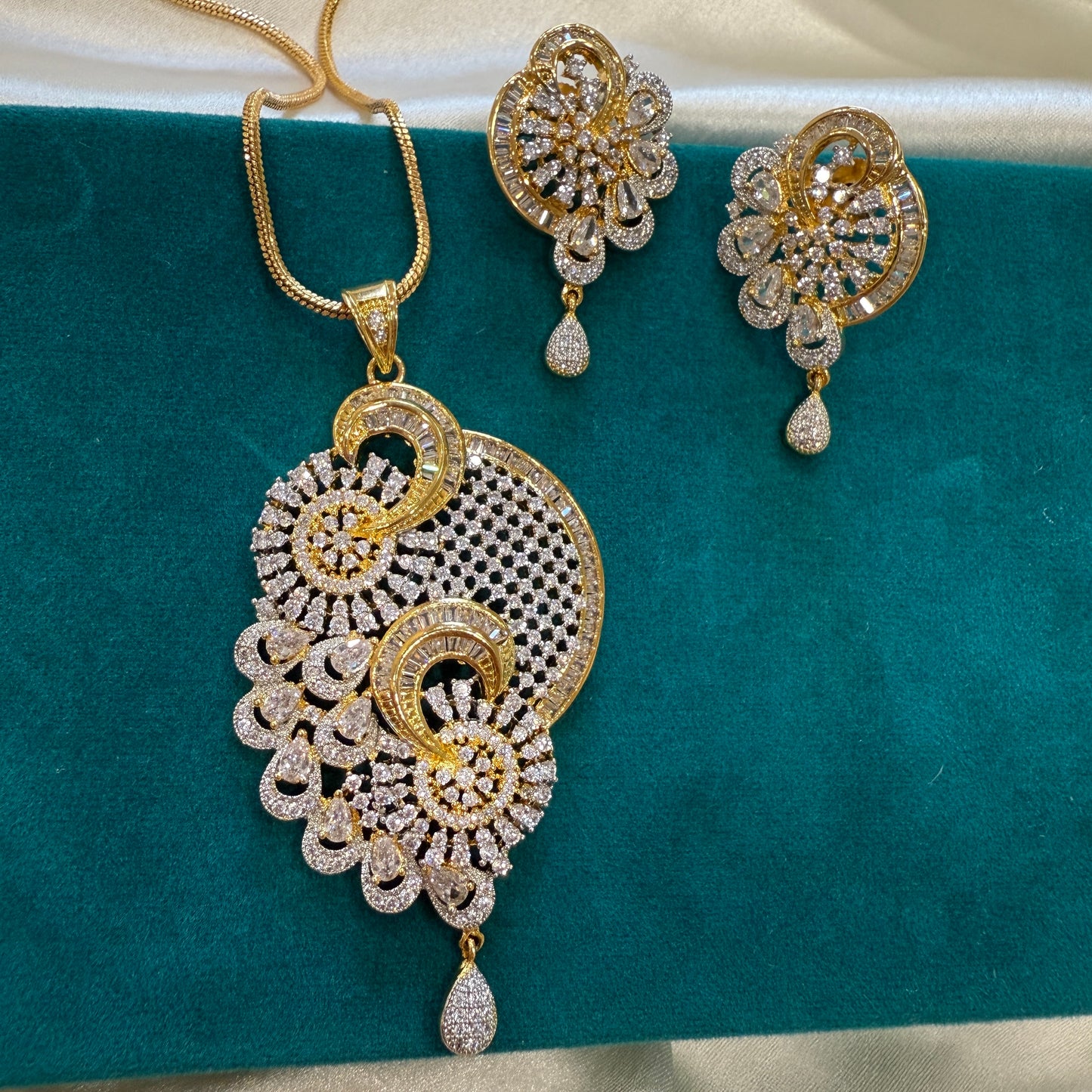Royal Elegance Pendant Set