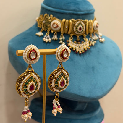 Golden Antiquity Choker Set