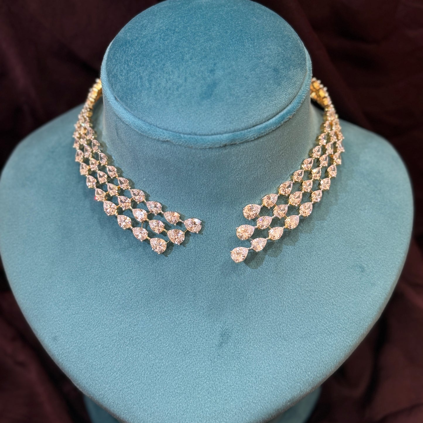 Crown Hasli Necklace Set