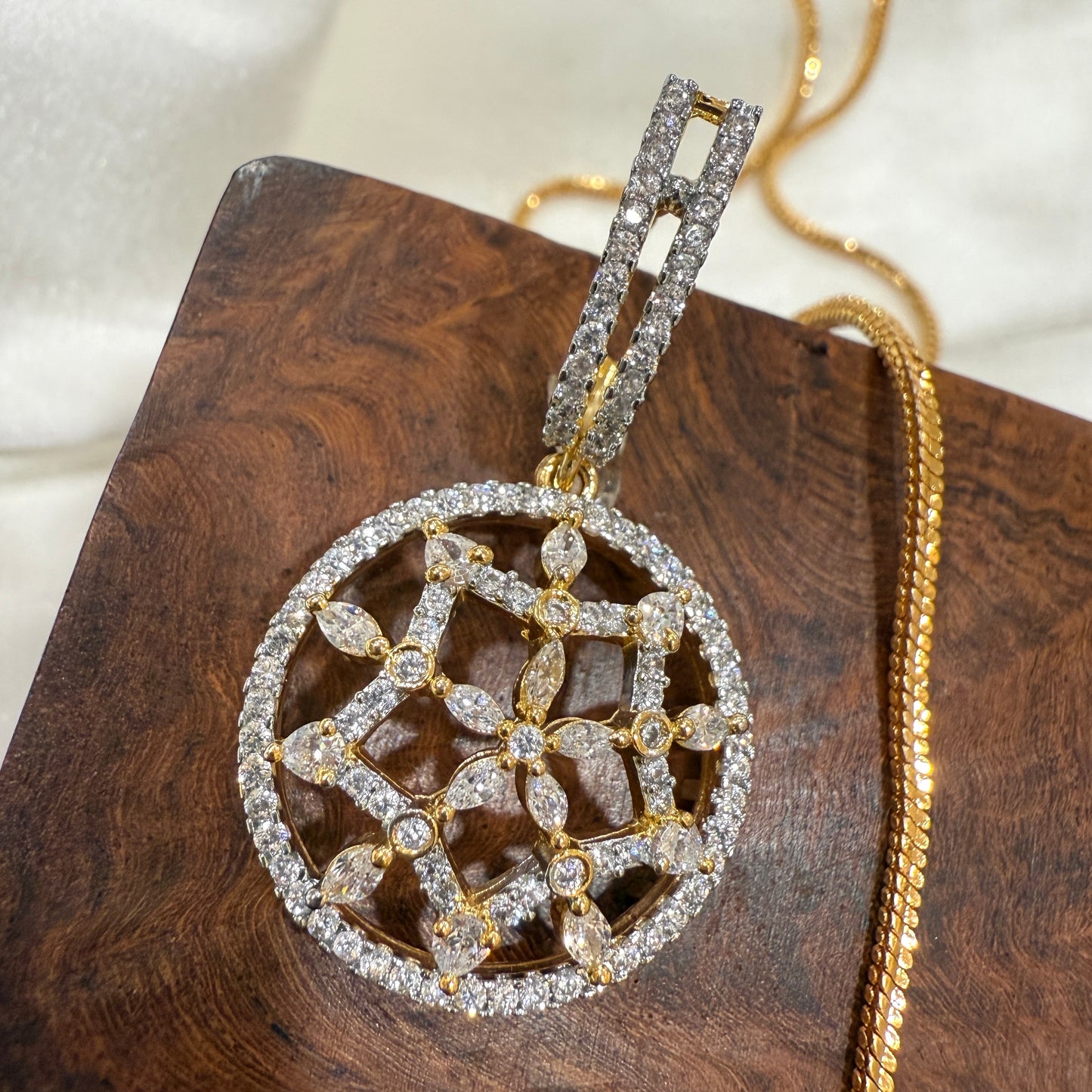 Halo Starshine Pendant Set