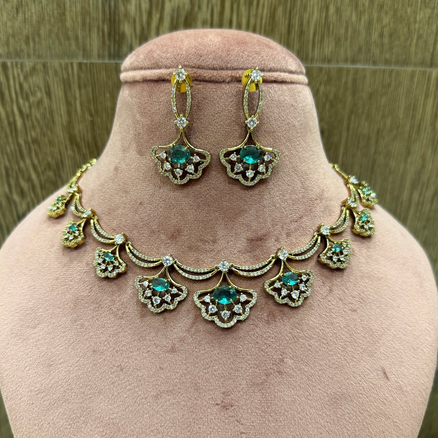 Saanvi Necklace Set