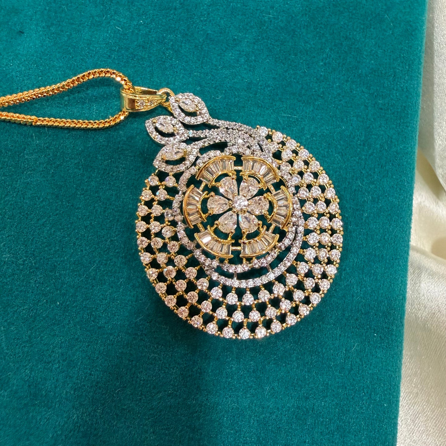Ira Floral Pendant Set