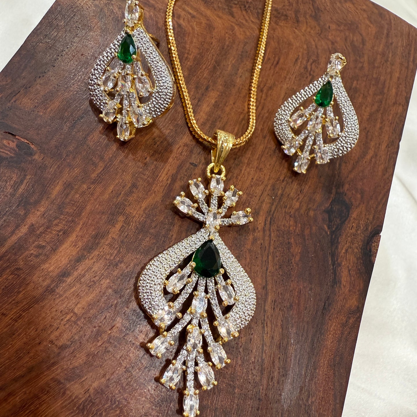 Emerald Drape Pendant Set