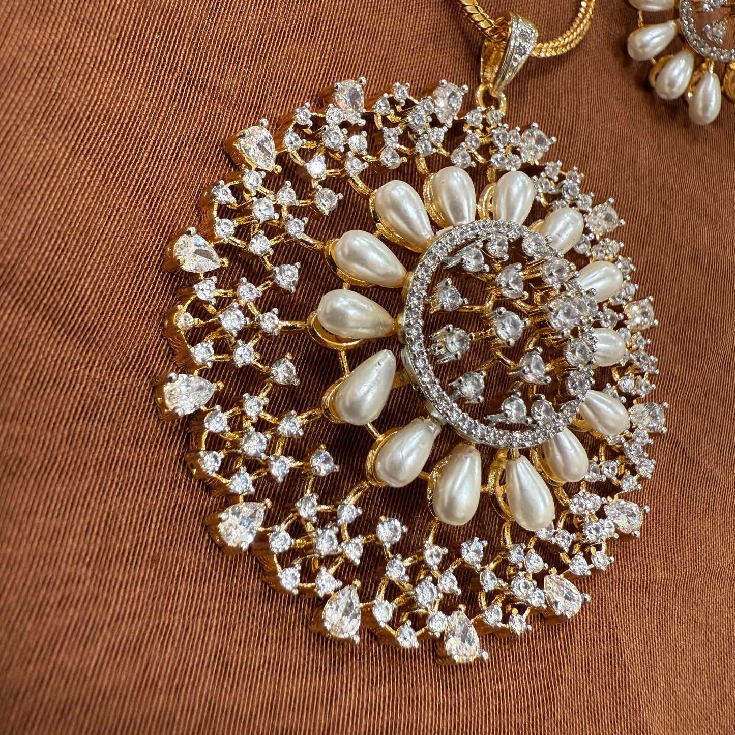 Tejasvi Pendant Set