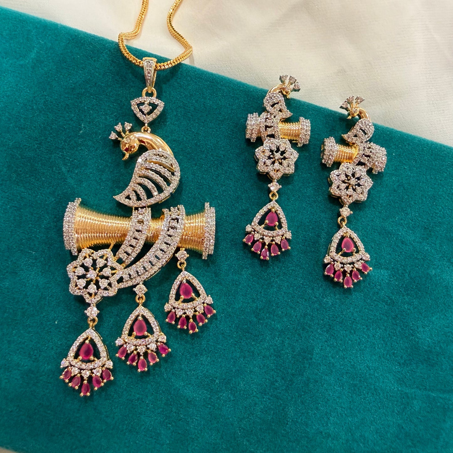 Mayur Pendant Set