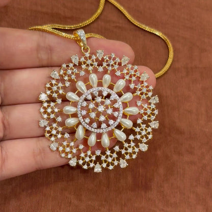 Tejasvi Pendant Set
