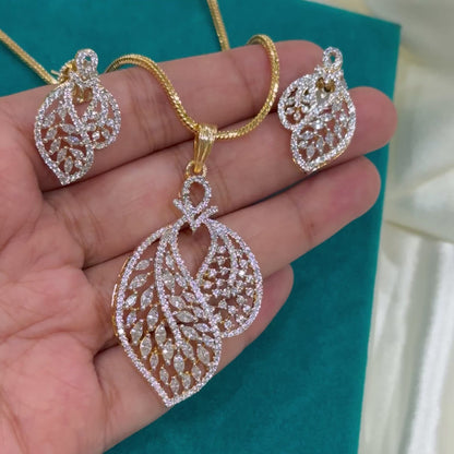Leafy Petal Pendant Set